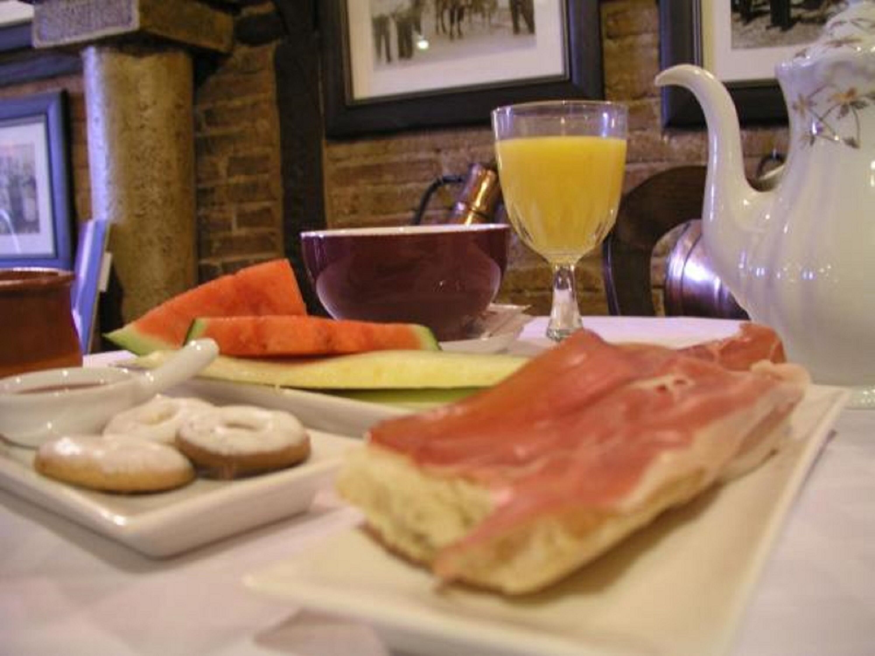 daily continental breakfast (eur 6 per person)
