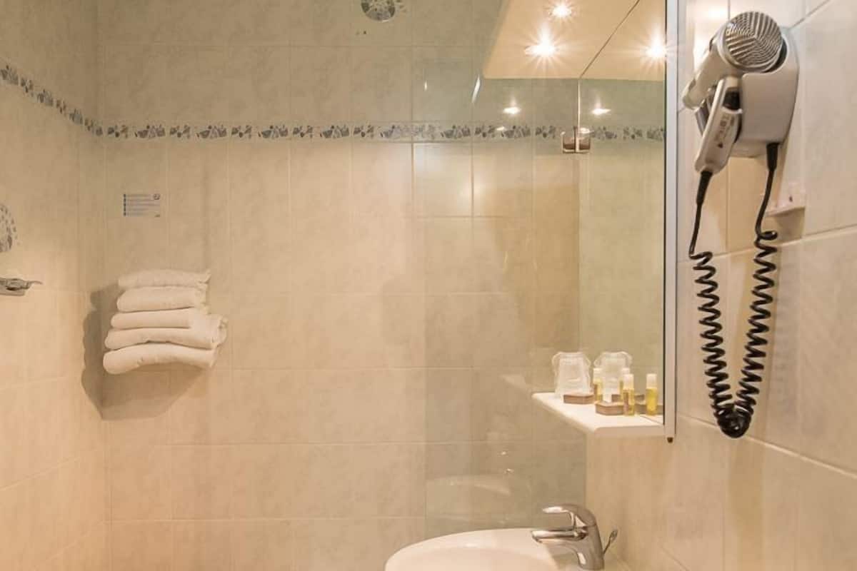 superior double room | bathroom | free toiletries, hair dryer, towels