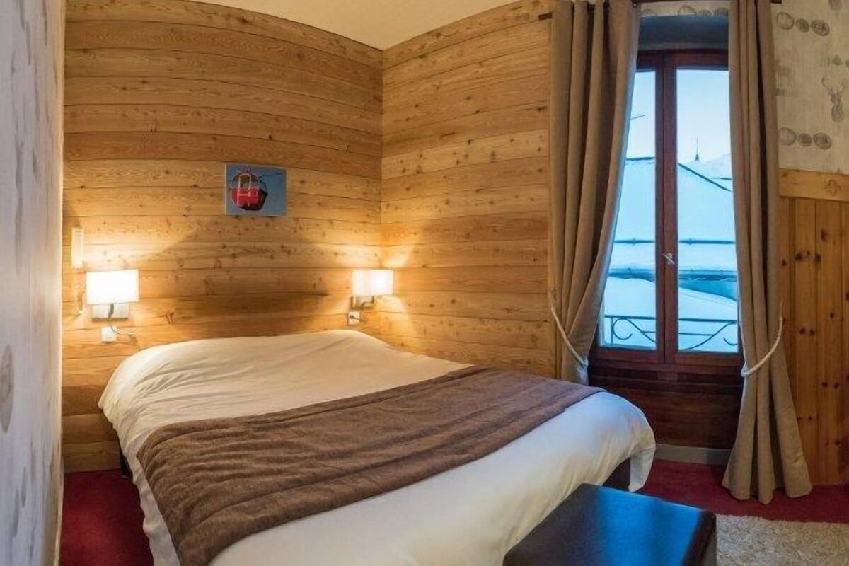 family triple room | 1 bedroom, in-room safe, desk, blackout curtains