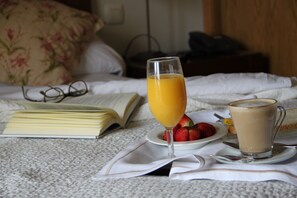 Food and drink - Villa Mencia (Corullon)