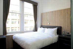 Queen Room | Individually furnished, desk, laptop workspace, soundproofing - The Z Hotel Liverpool (Liverpool)