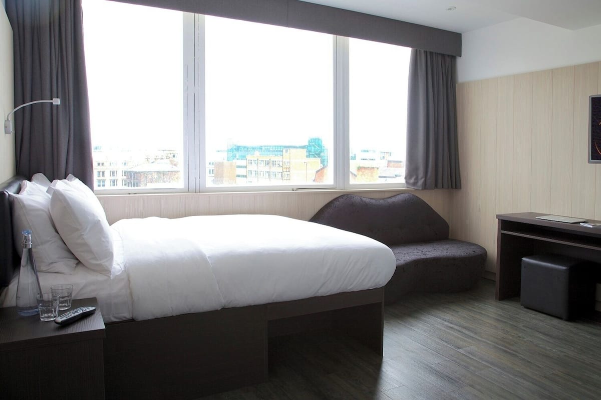 Superior Queen Room | 办公桌、笔记本电脑工作区、隔音、熨斗/熨板