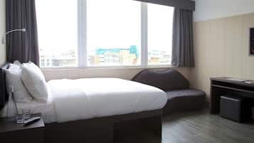 Superior tweepersoonskamer | Individueel gemeubileerd, een bureau, een laptopwerkplek