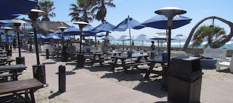 2 Bedroom Townhome 2 Mins. to the Beach