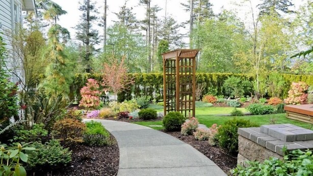 Property grounds - Kye Bay B&B (Comox)