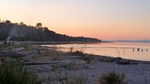 Beach nearby - Kye Bay B&B (Comox)