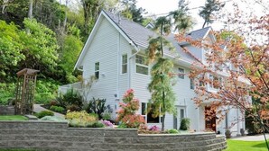 Property grounds - Kye Bay B&B (Comox)