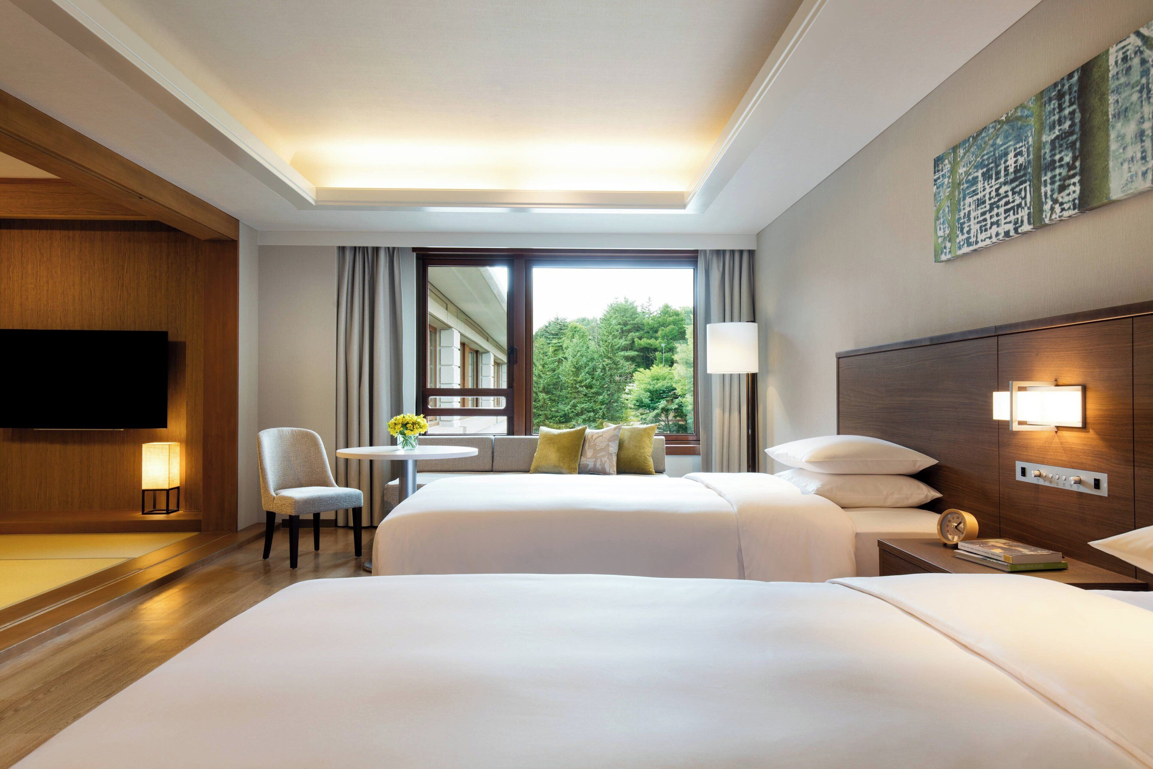 premium bedding, down duvets, in-room safe, desk