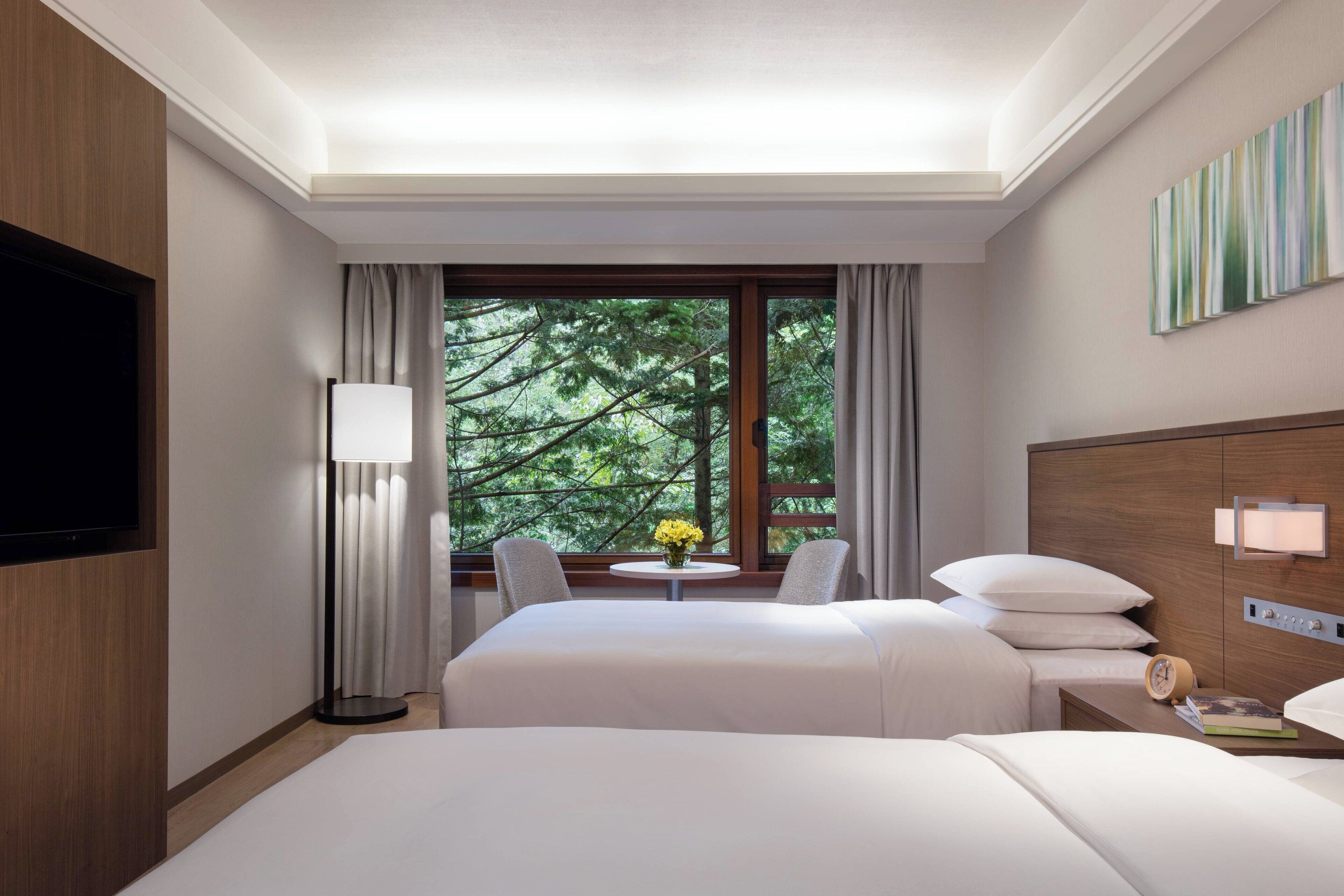 suite, 2 single beds | premium bedding, down duvets, in-room safe, desk