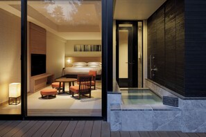 Een bad/douchecombinatie, gratis toiletartikelen, een haardroger