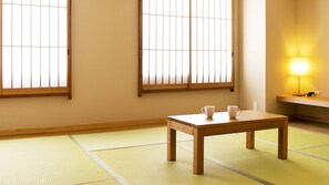 Desk, blackout curtains, free WiFi - Hotel New Nishino (Kagoshima)