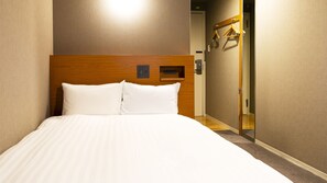 Desk, blackout curtains, free WiFi - Hotel New Nishino (Kagoshima)
