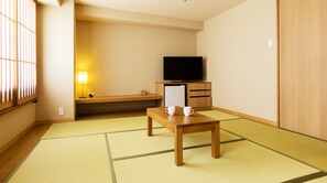 デスク、遮光カーテン、WiFi (無料)