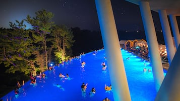 Outdoor pool, open 9:00 AM to 10:00 PM, pool loungers