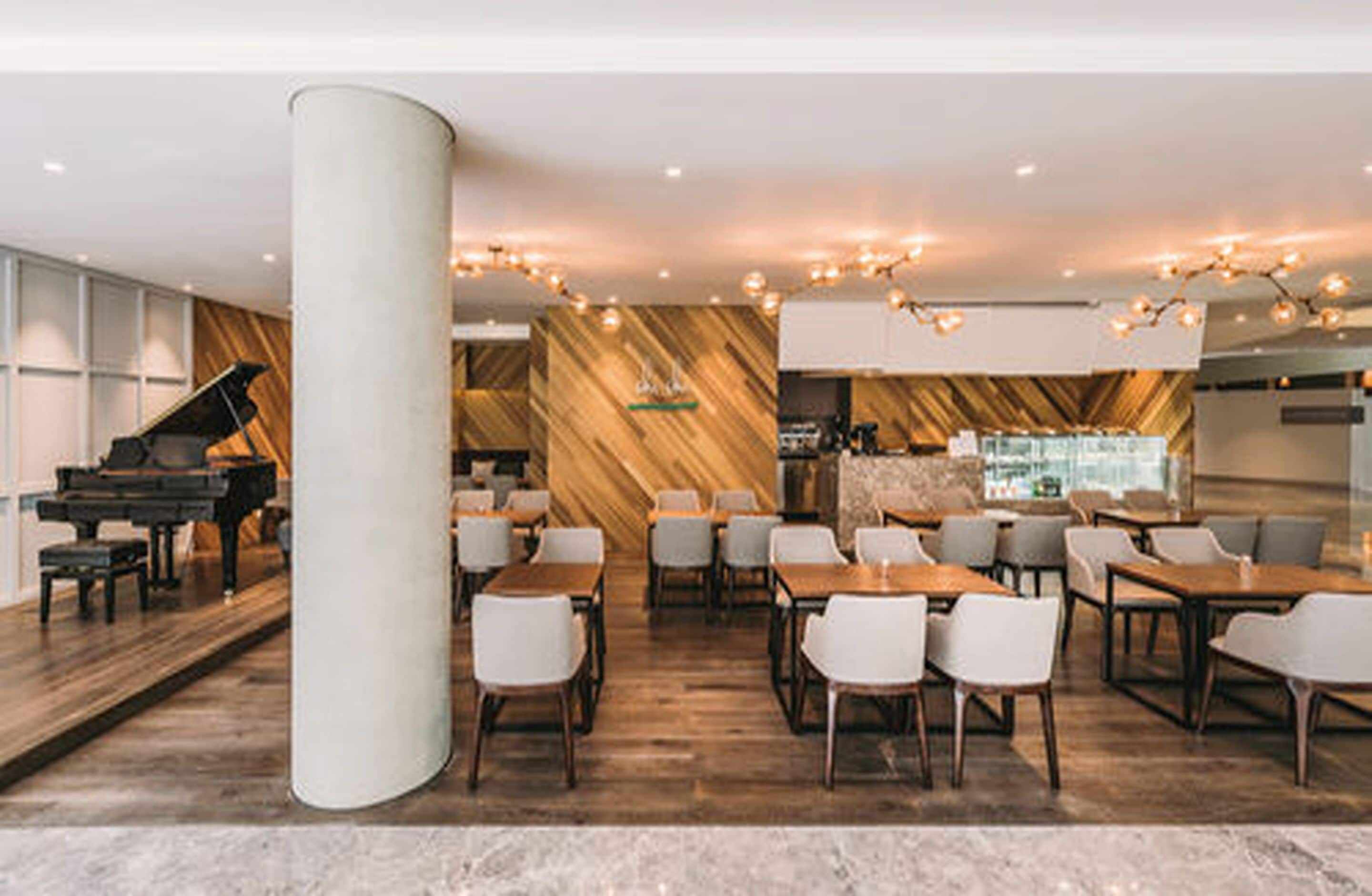 2 bars/lounges, rooftop bar