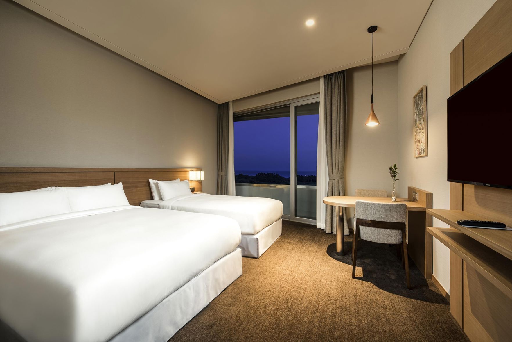 Premium bedding, in-room safe, desk, laptop workspace
