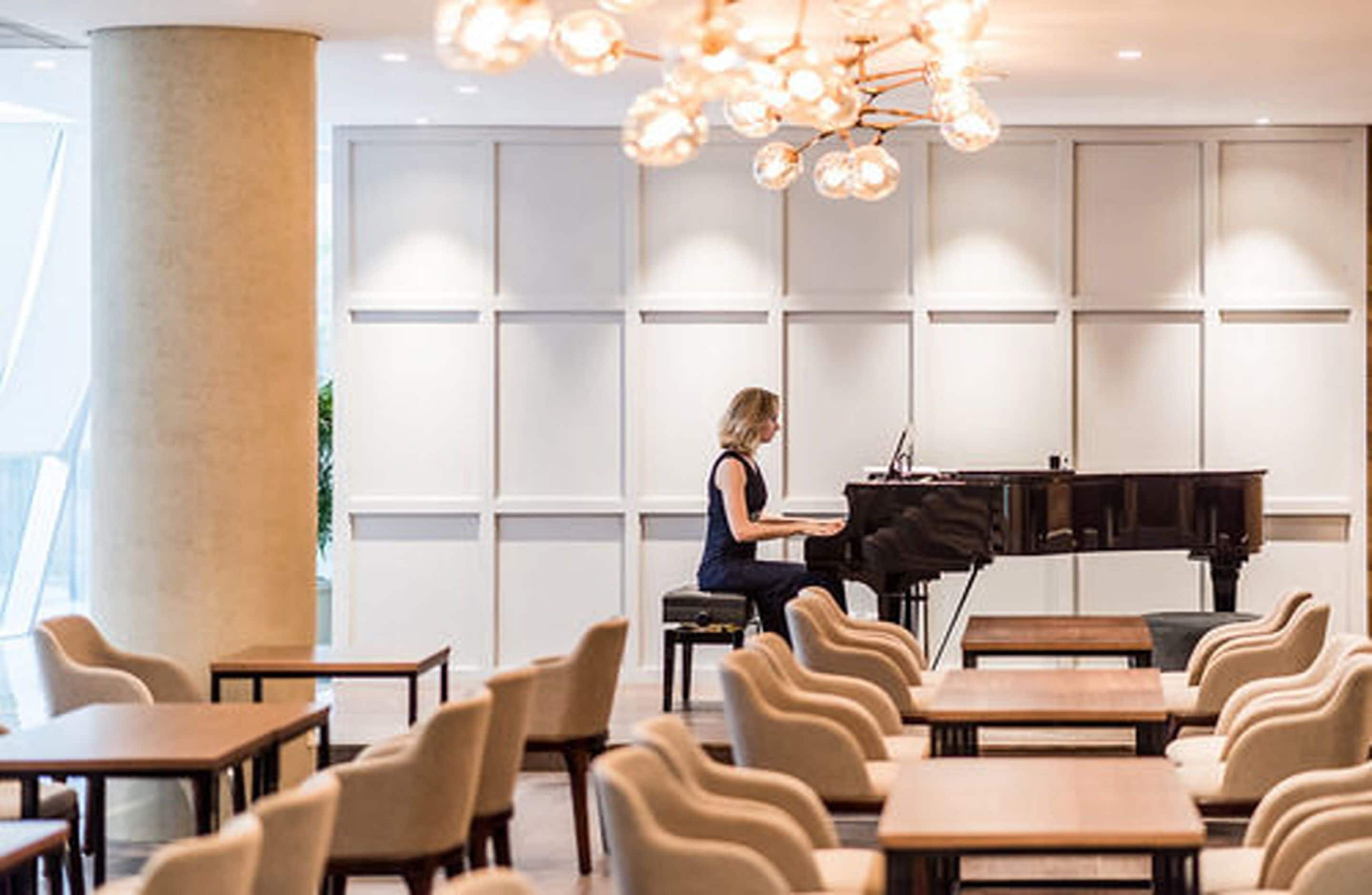 2 bars/lounges, rooftop bar