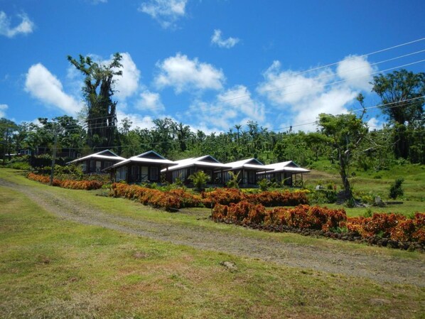 Property grounds - Tiavi Mountain Cabins (Siumu)