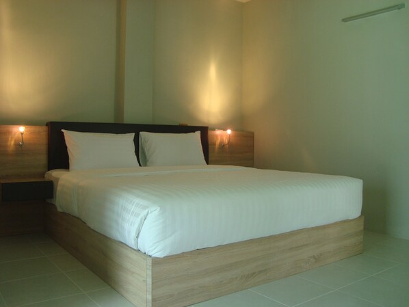 Chambre Deluxe, 1 très grand lit | Minibar, bureau, lit d’appoint (supplément), accès au Wi-Fi (inclus)