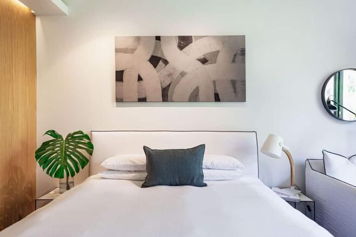 1 bedroom, in-room safe, individually decorated, individually furnished