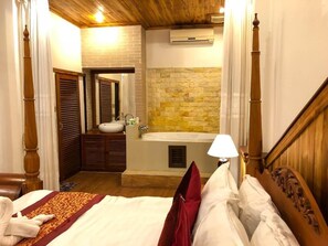 In-room safe, free WiFi - Luangprabang River Lodge 2 (Luang Prabang)