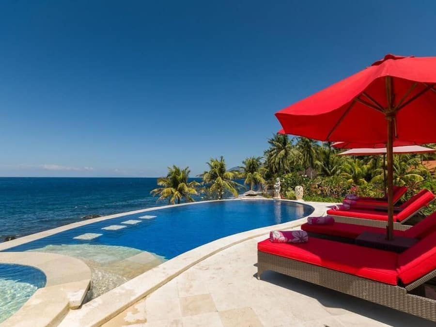 Outdoor pool, pool umbrellas, sun loungers