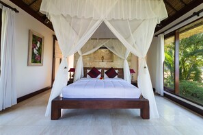 Villa | Minibar, in-room safe, individually decorated, individually furnished