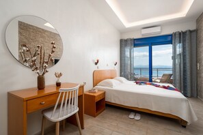 Safe på rommet, individuelt dekorert, skrivebord og strykejern/-brett