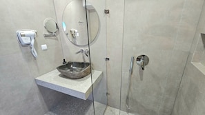 Designer toiletries, hair dryer, bathrobes, slippers - Minos Boutique Hotel (Agios Vasileios)