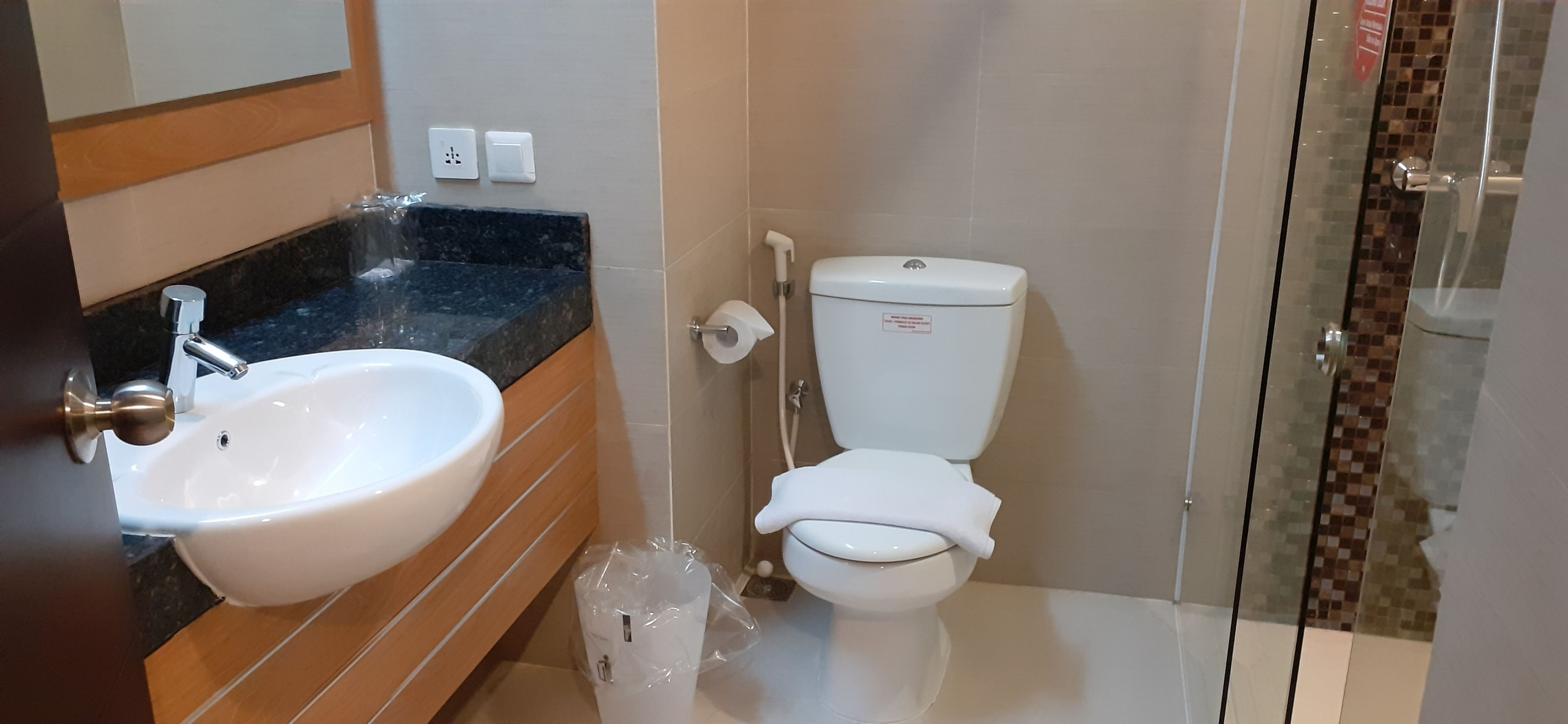 Deluxe Single Room, 1 King Bed | Bathroom