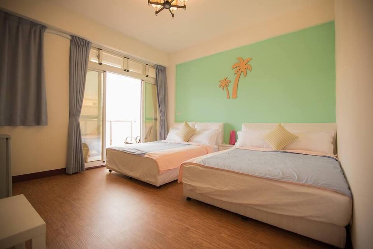 Quadruple Room (401) | Desk, rollaway beds, free WiFi