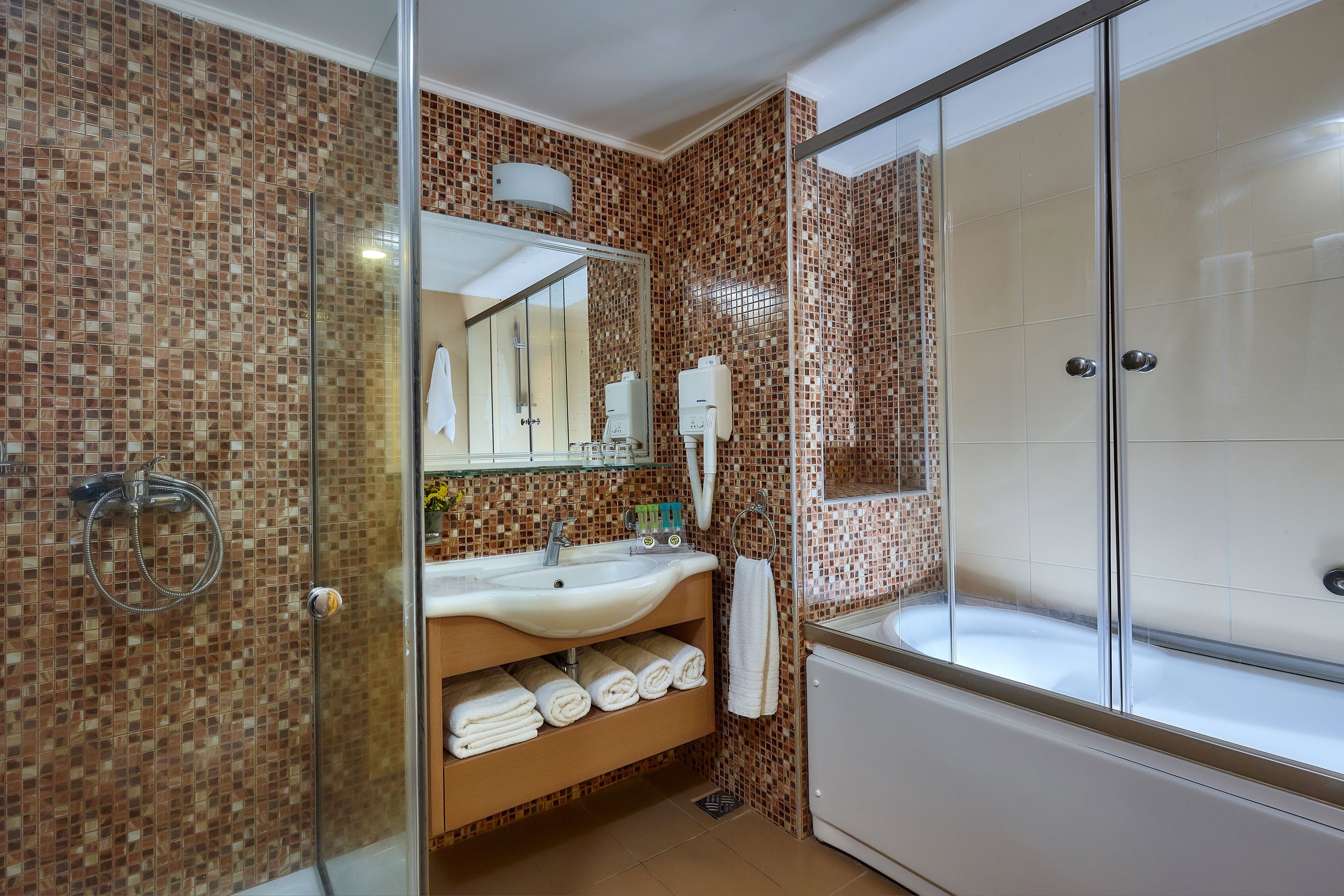 family suite, 1 bedroom, partial sea view | bathroom | deep-soaking bathtub, free toiletries, hair dryer, towels