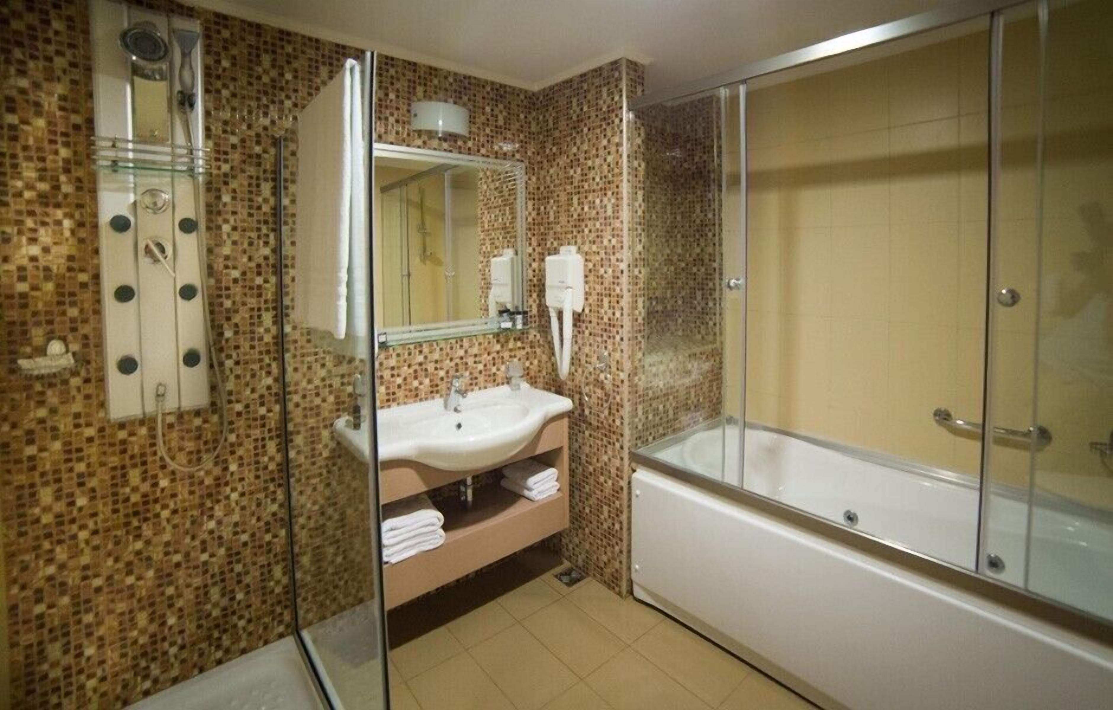 deep-soaking bathtub, free toiletries, hair dryer, towels