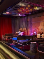 2 bares, salón en el lobby