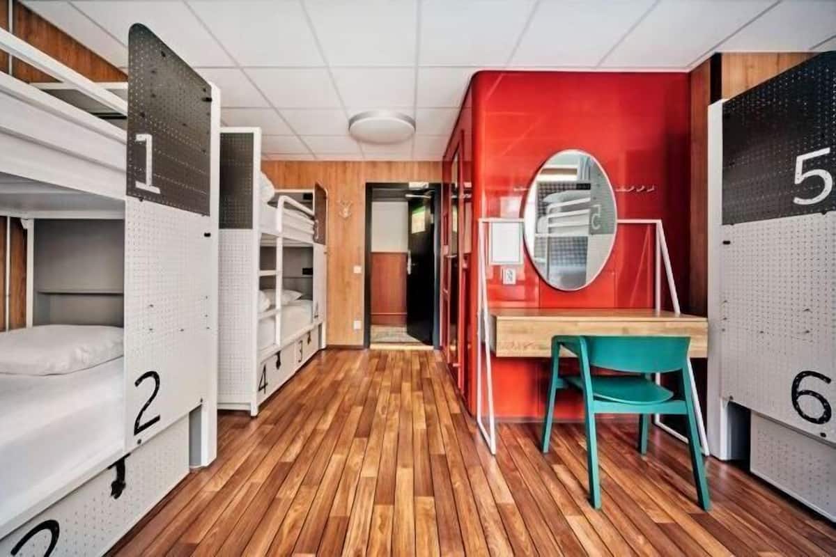 Iron/ironing board, free WiFi, bed sheets, wheelchair access