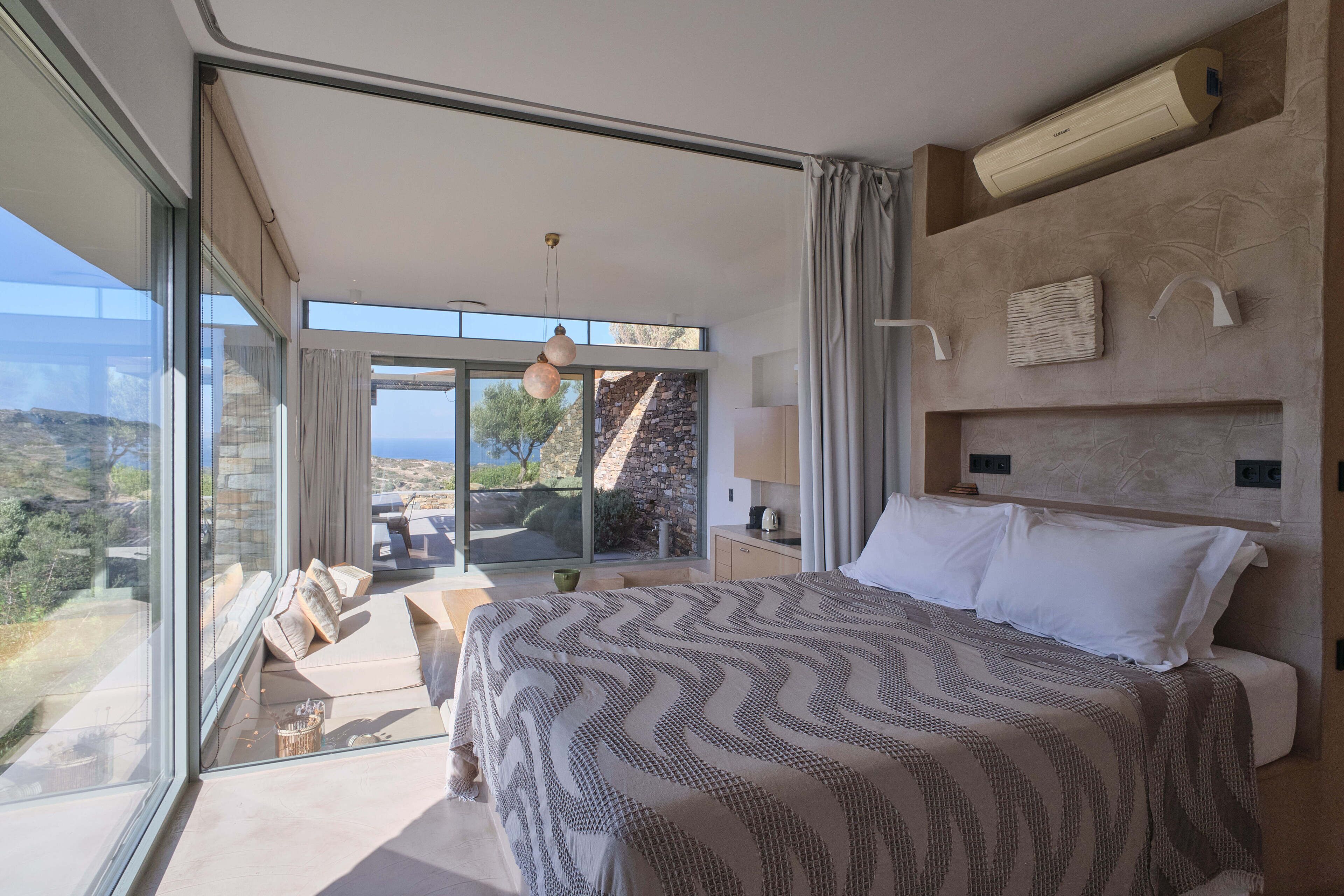 Valley Retreat with courtyard Hot Tub & Sea Views | Vista desde la habitación