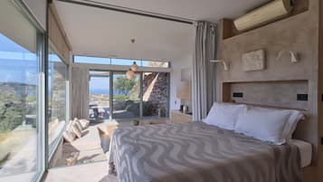 Valley Retreat with courtyard Hot Tub & Sea Views | Vista desde la habitación
