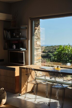 Cozy Retreat with Sea Views | 1 bedroom, pillowtop beds, in-room safe, individually decorated - Hidden Retreats Kythera (Kithira)