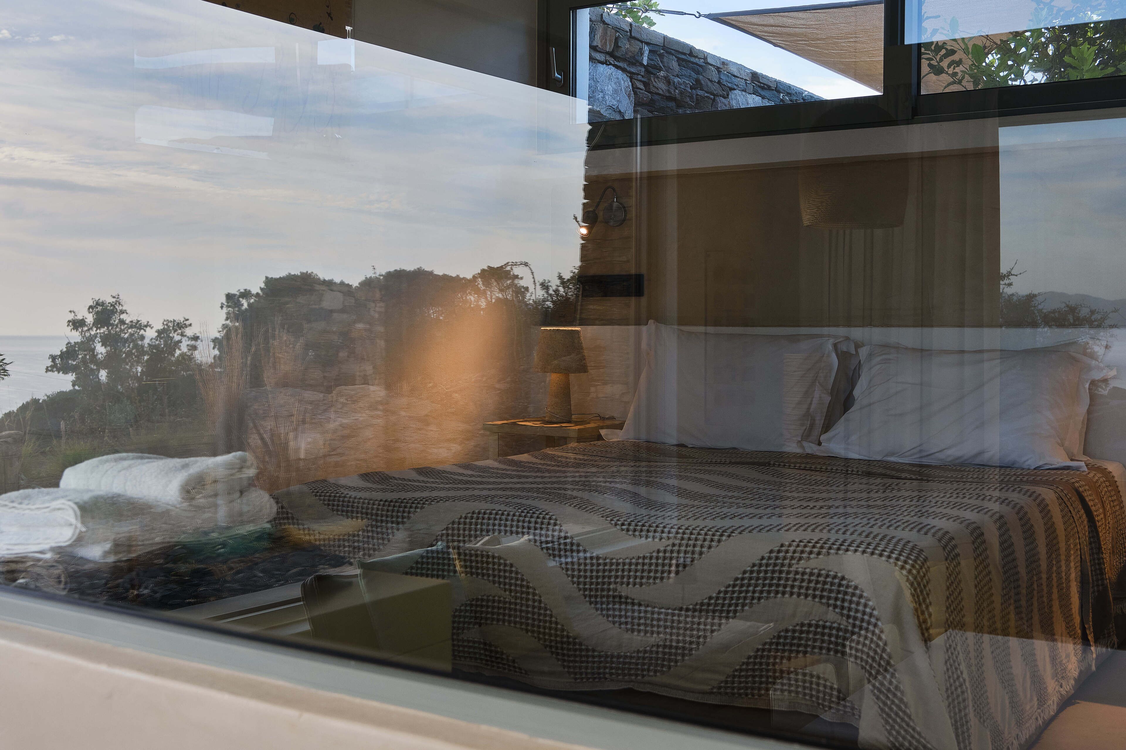 Sunrise Retreat with outdoor Hot Tub & Sea Views | 1 habitación, camas con pillow-top y caja de seguridad en la habitación 