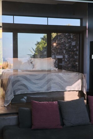 Panoramic Sea View Retreat with outdoor Hot Tub | 1 soverom, senger med overmadrass og safe på rommet