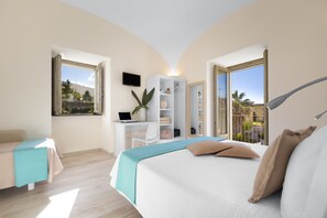 Quadruple Room | Minibar, in-room safe, desk, soundproofing - Il Palmento Relais (Piano di Sorrento)