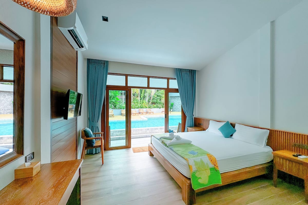 Deluxe Double Room, Poolside