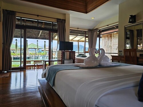 Salakphet Resort