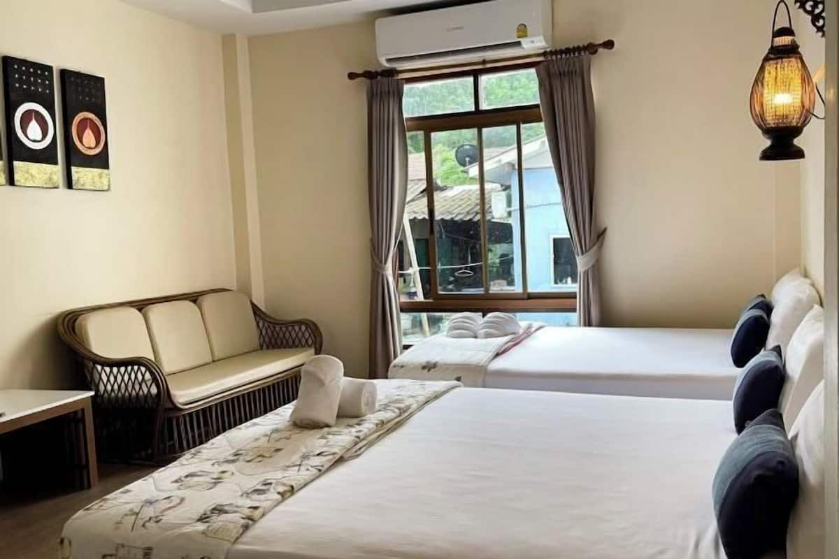 Blackout drapes, free WiFi, bed sheets