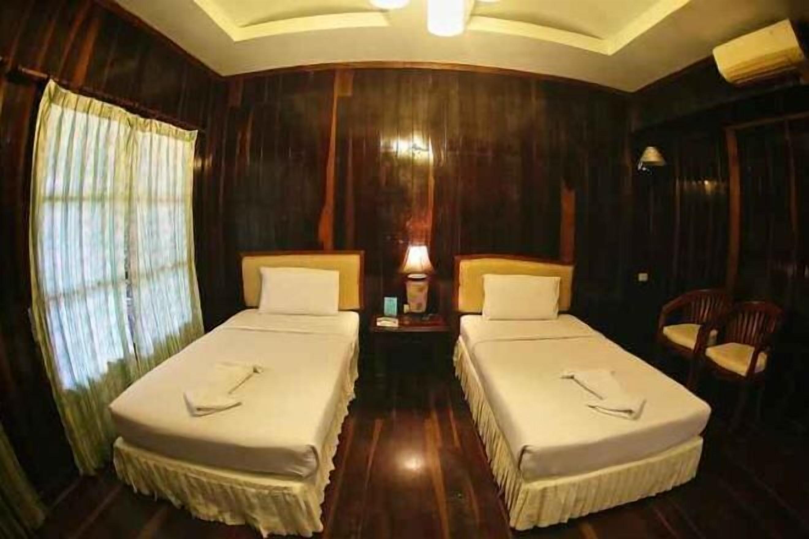 Minibar, coffres-forts dans les chambres, bureau, Wi-Fi gratuit