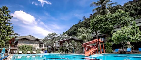 Outdoor pool, open 8 AM to 8 PM, sun loungers