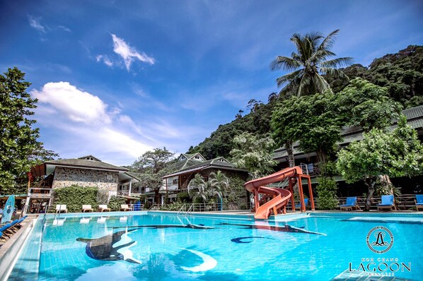 Outdoor pool, open 8 AM to 8 PM, sun loungers