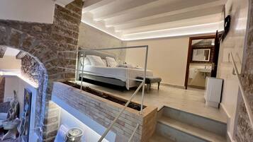 1 kamar tidur, seprai premium, minibar, dan brankas