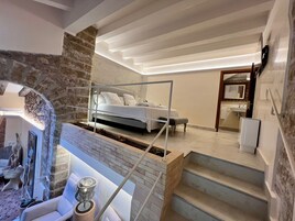 Ropa de cama de alta calidad y minibar 