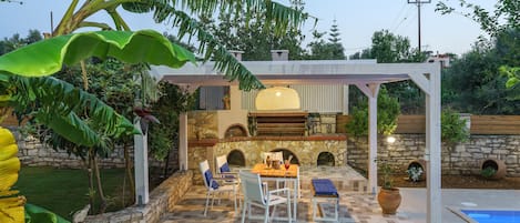 Ferienhaus, 4 Schlafzimmer, eigener Pool | Terrasse/Patio
